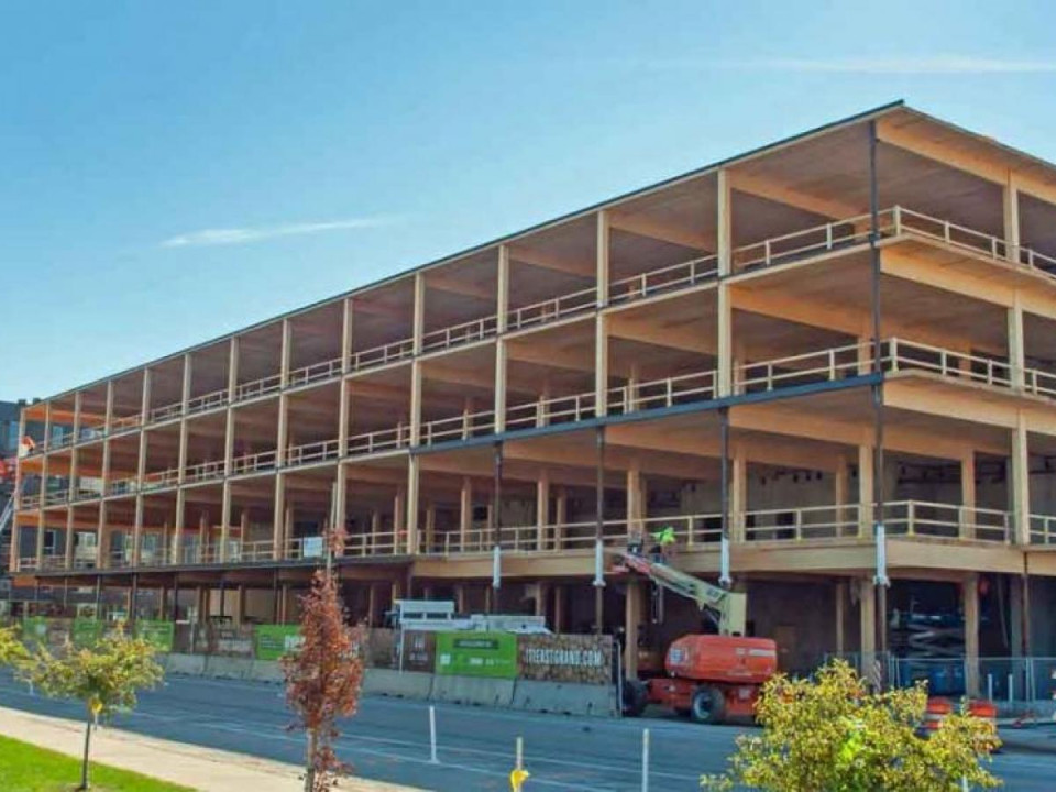 Kanadassa massiivipuu mahdollistaa markkinan kasvun