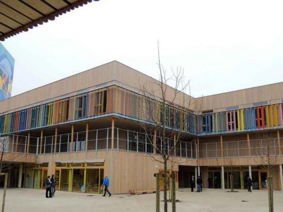 Ranskassa puukoulut julkisen vallan ja arkkitehtien suosiossa