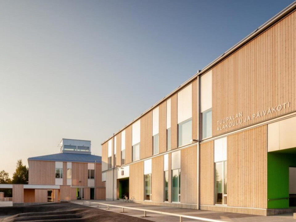 Kahdeksan kuvaa puusta – Videosarja Kuhmon Tuupalan puukoulun rakentamisesta